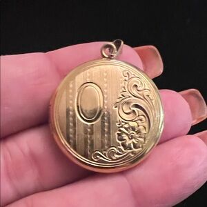 ANTIQUE GOLD FILLED LOCKET